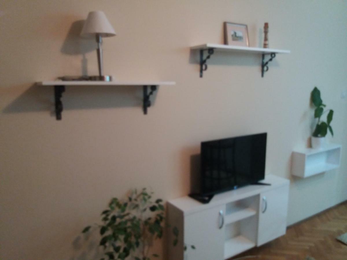Studio Nina Novi Sad Luaran gambar