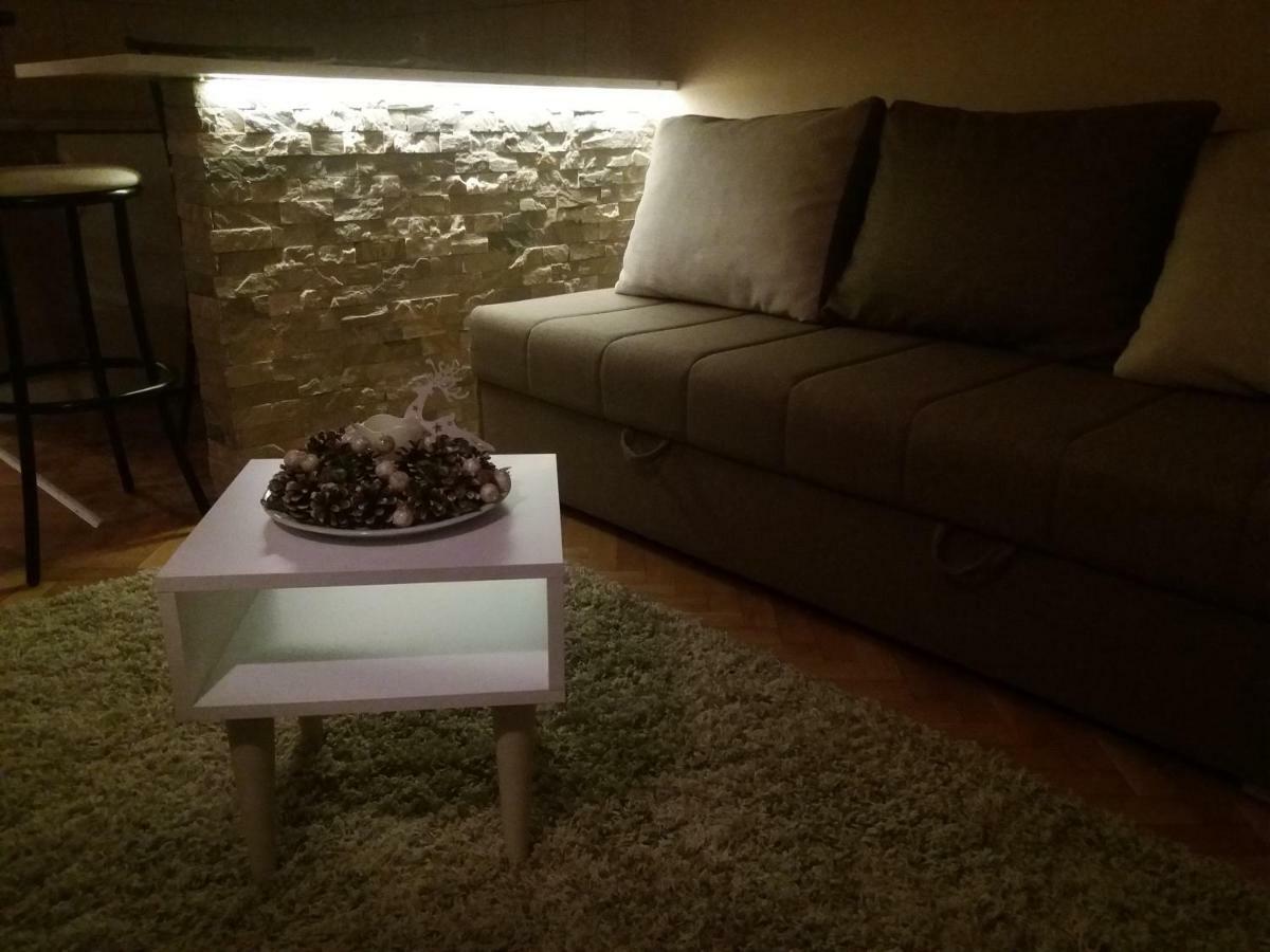 Studio Nina Novi Sad Luaran gambar