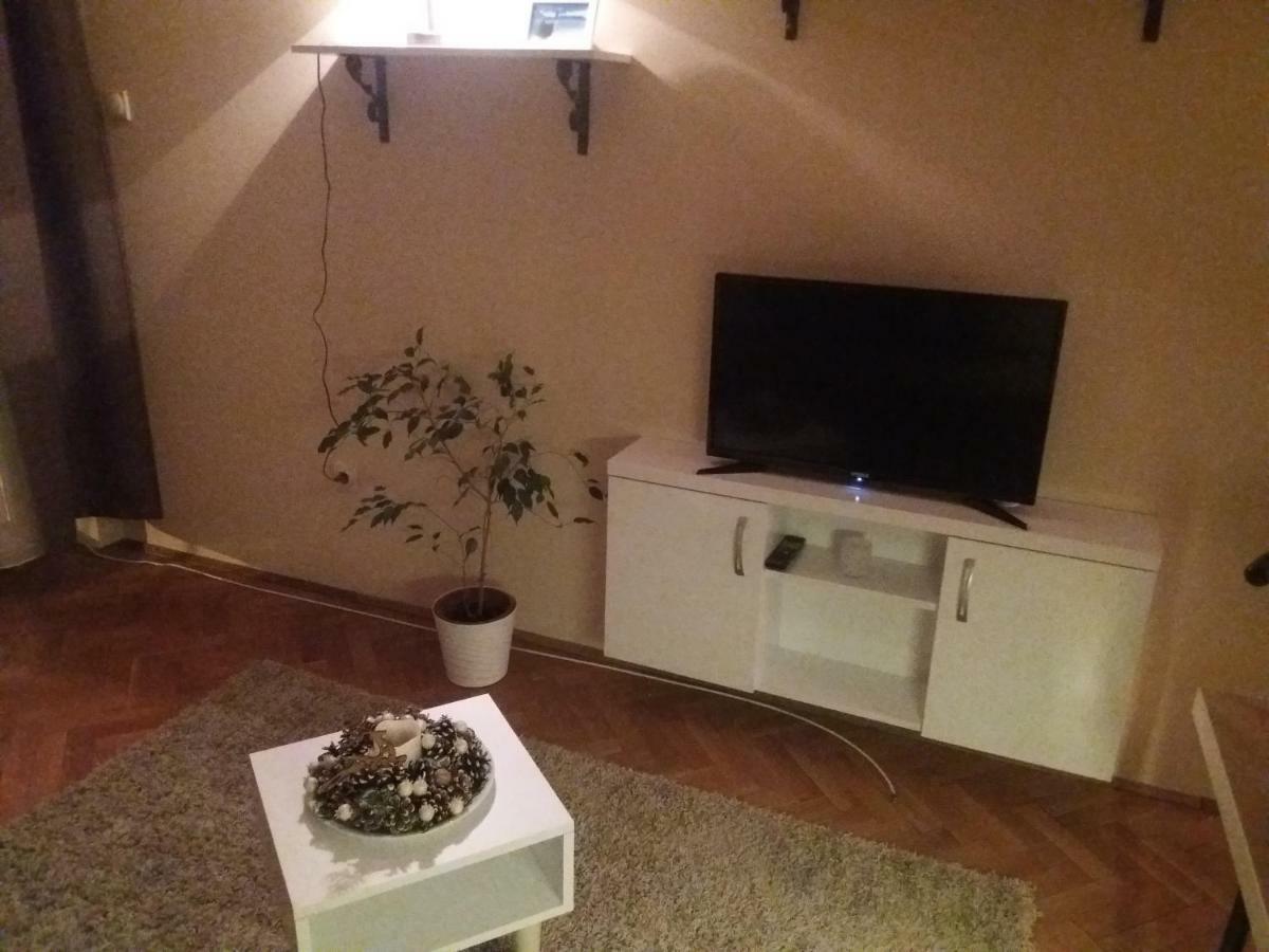 Studio Nina Novi Sad Luaran gambar