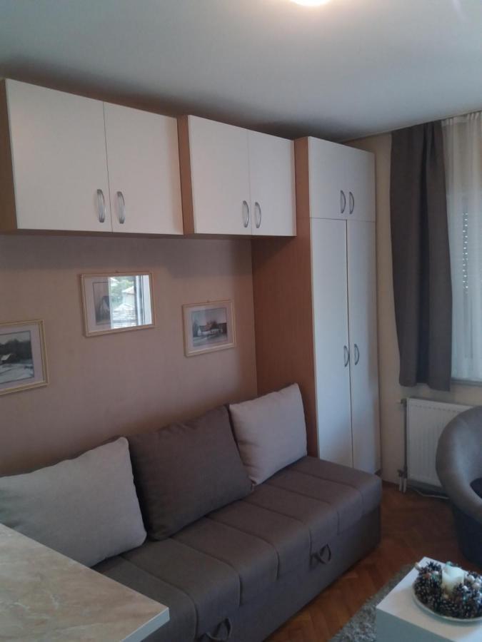 Studio Nina Novi Sad Luaran gambar
